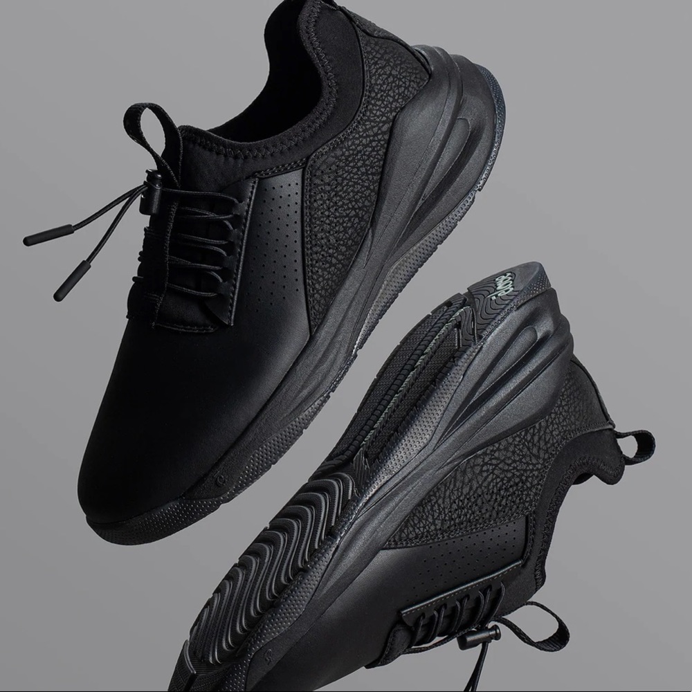 WOMEN'S ALL BLACK OPTION CLOVE SHOE